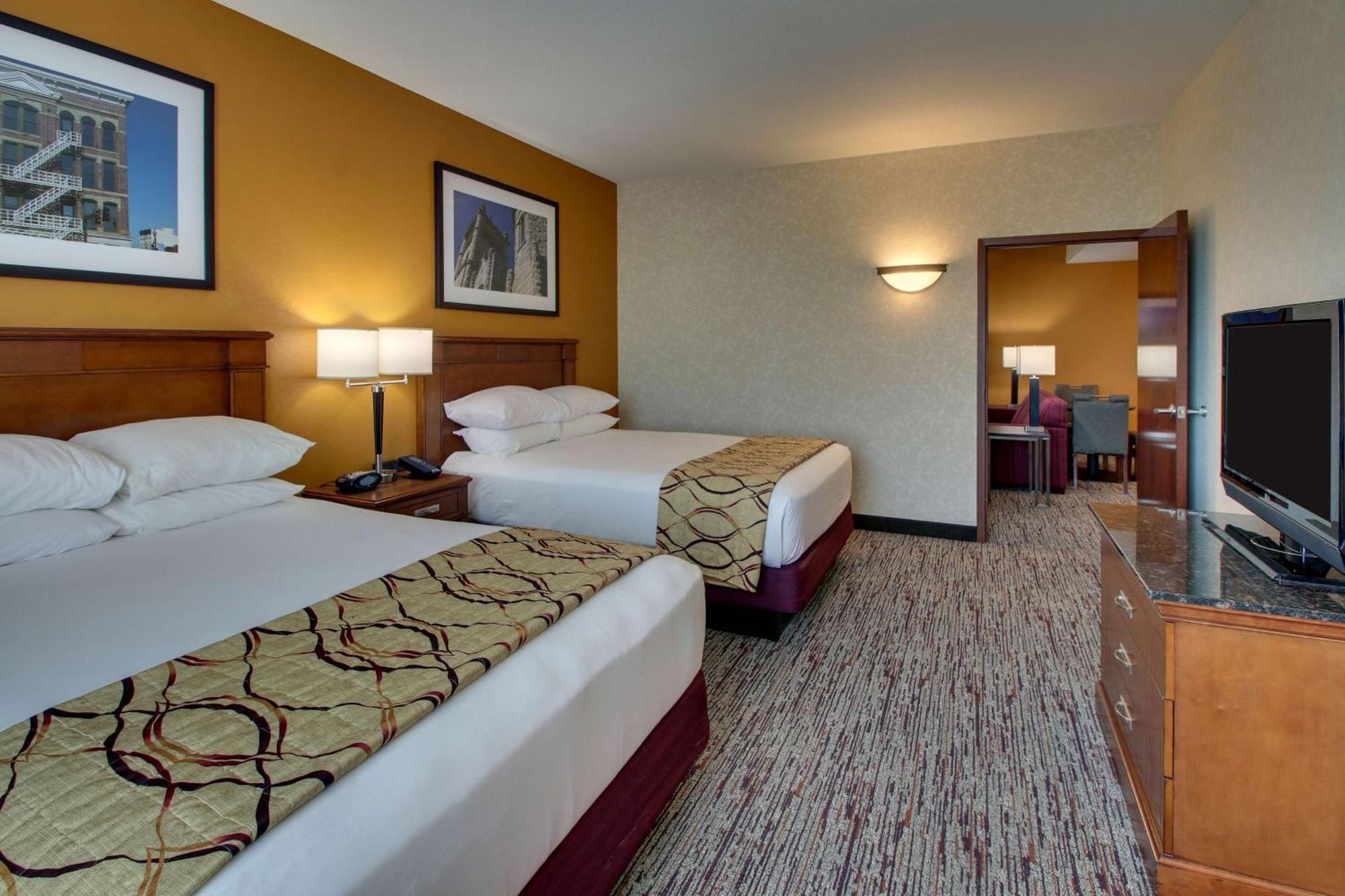 Drury Inn & Suites フィンレー エクステリア 写真