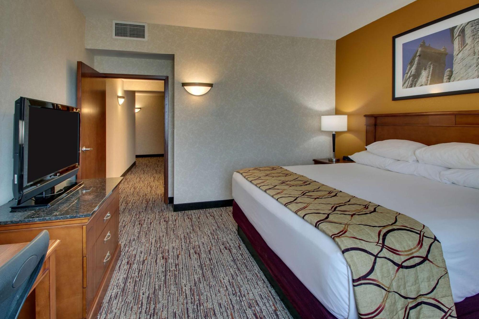 Drury Inn & Suites フィンレー エクステリア 写真