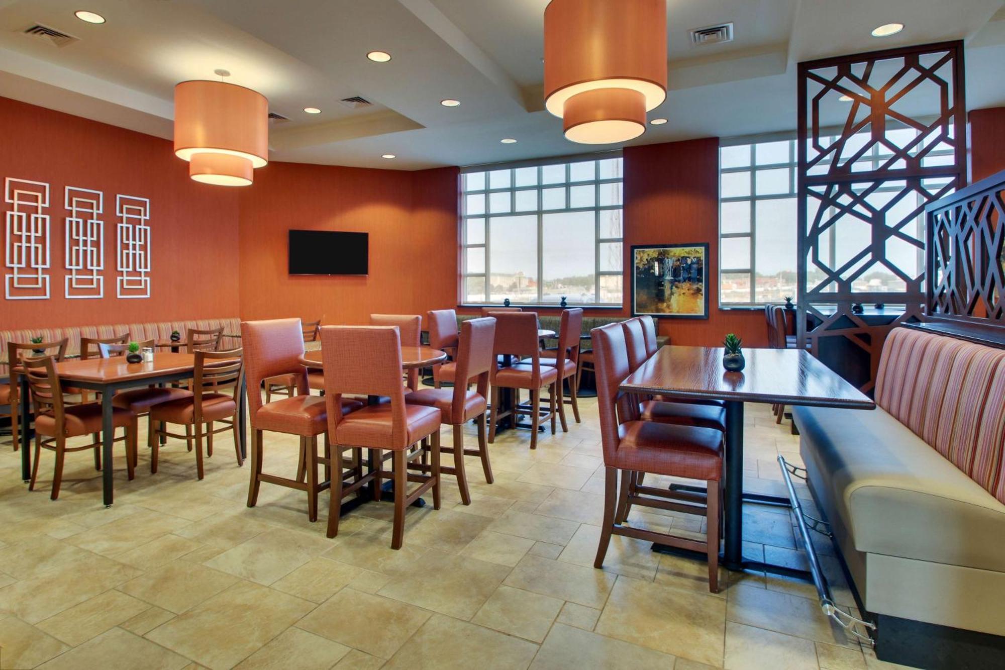 Drury Inn & Suites フィンレー エクステリア 写真