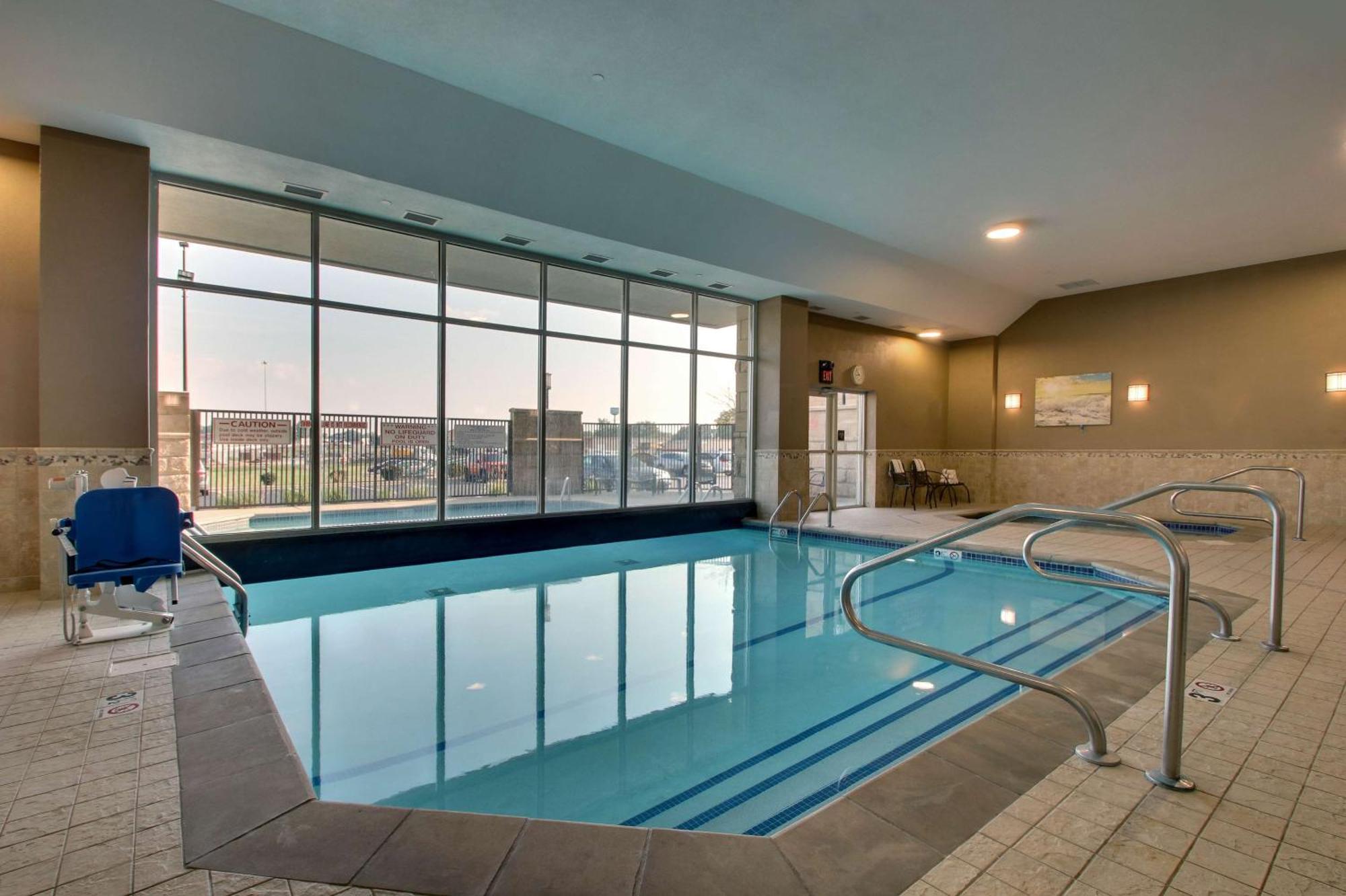 Drury Inn & Suites フィンレー エクステリア 写真