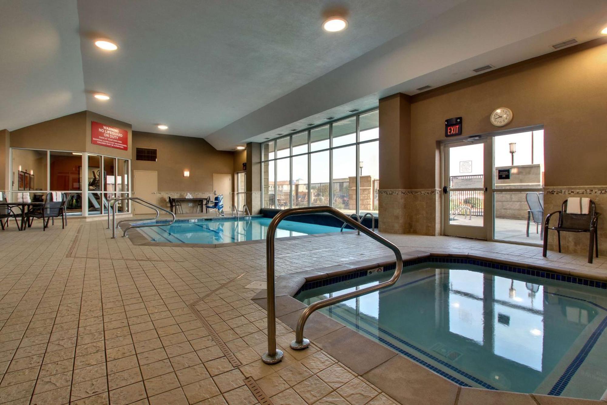Drury Inn & Suites フィンレー エクステリア 写真