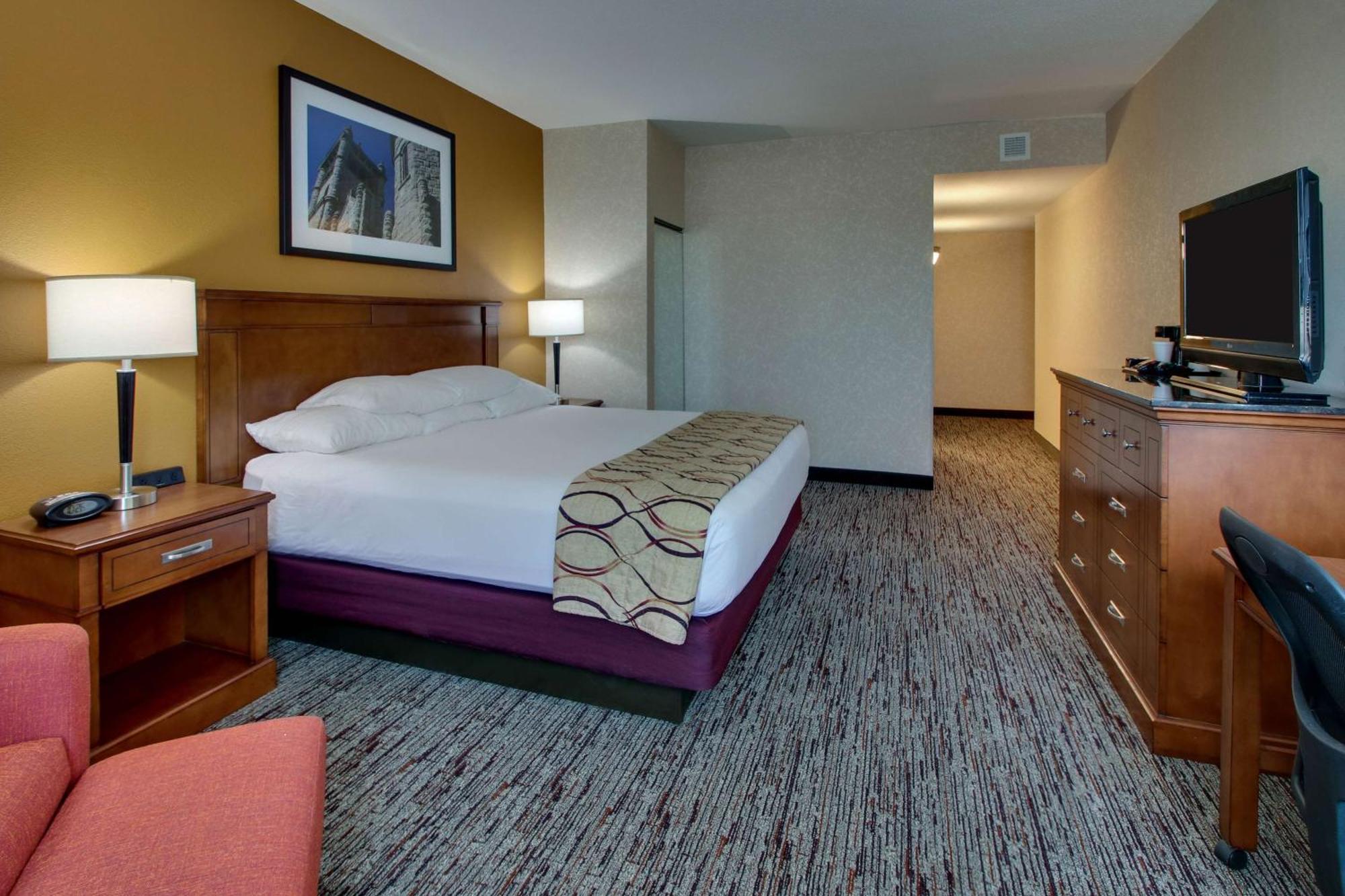 Drury Inn & Suites フィンレー エクステリア 写真