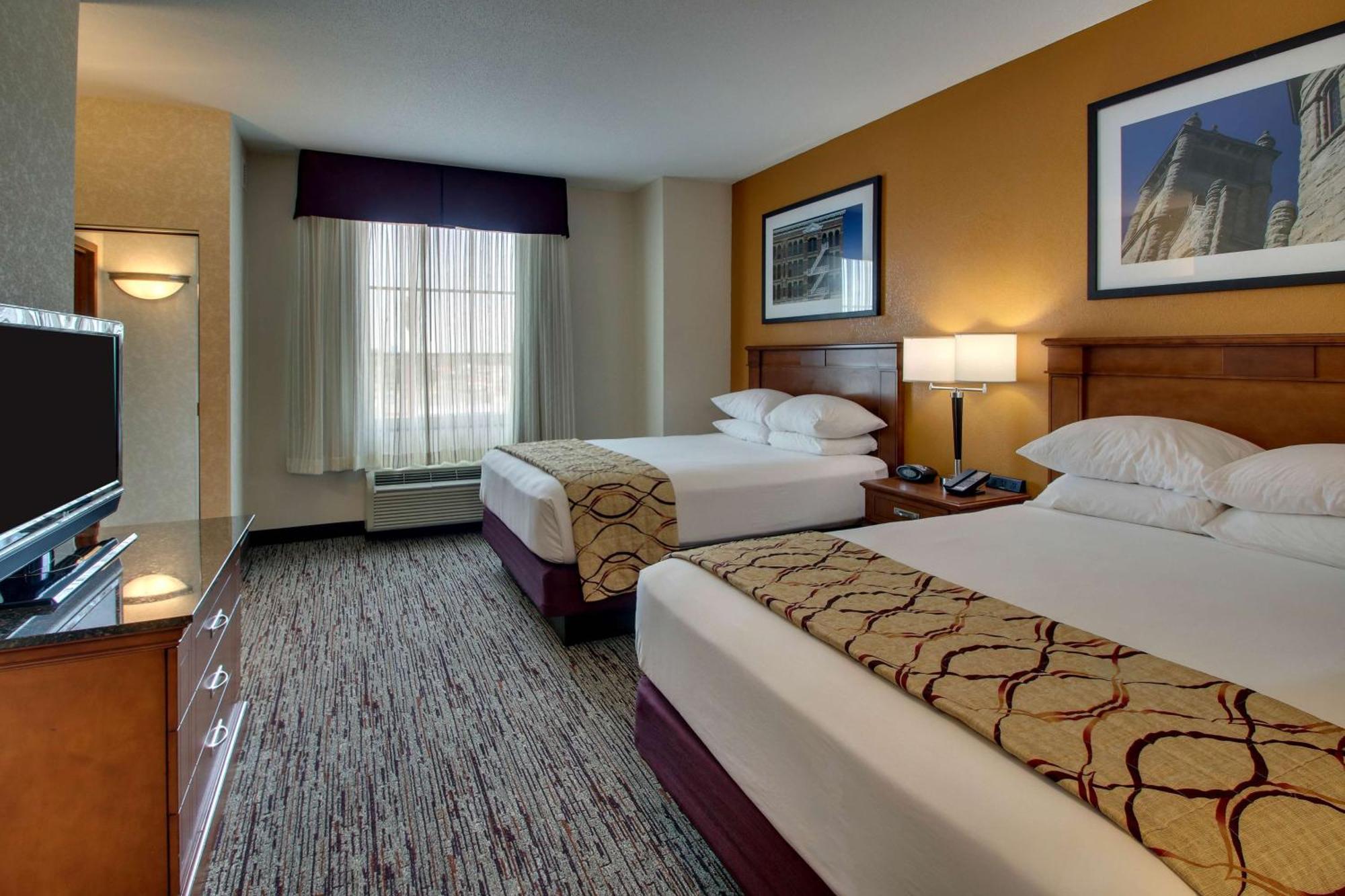 Drury Inn & Suites フィンレー エクステリア 写真