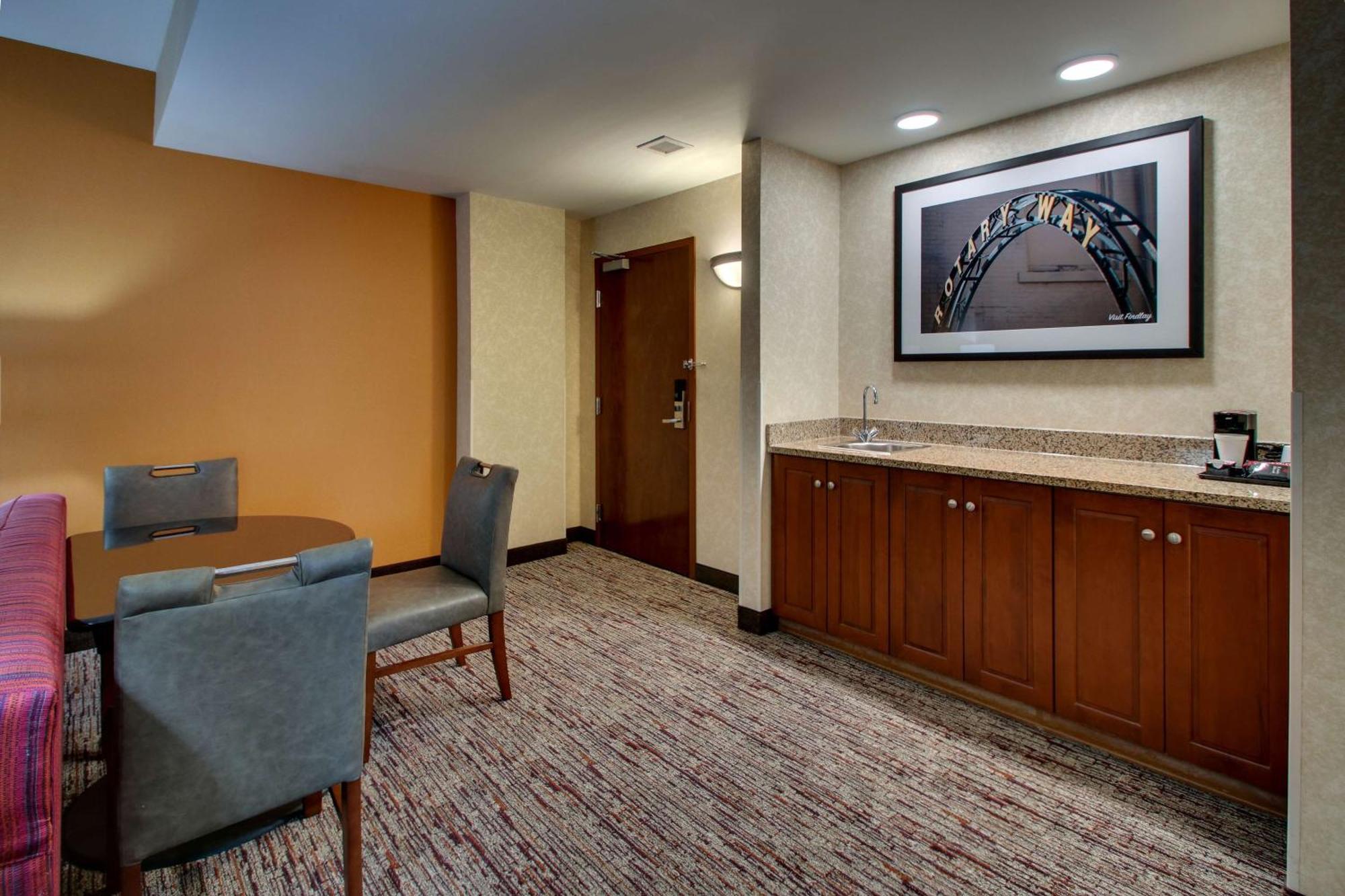 Drury Inn & Suites フィンレー エクステリア 写真