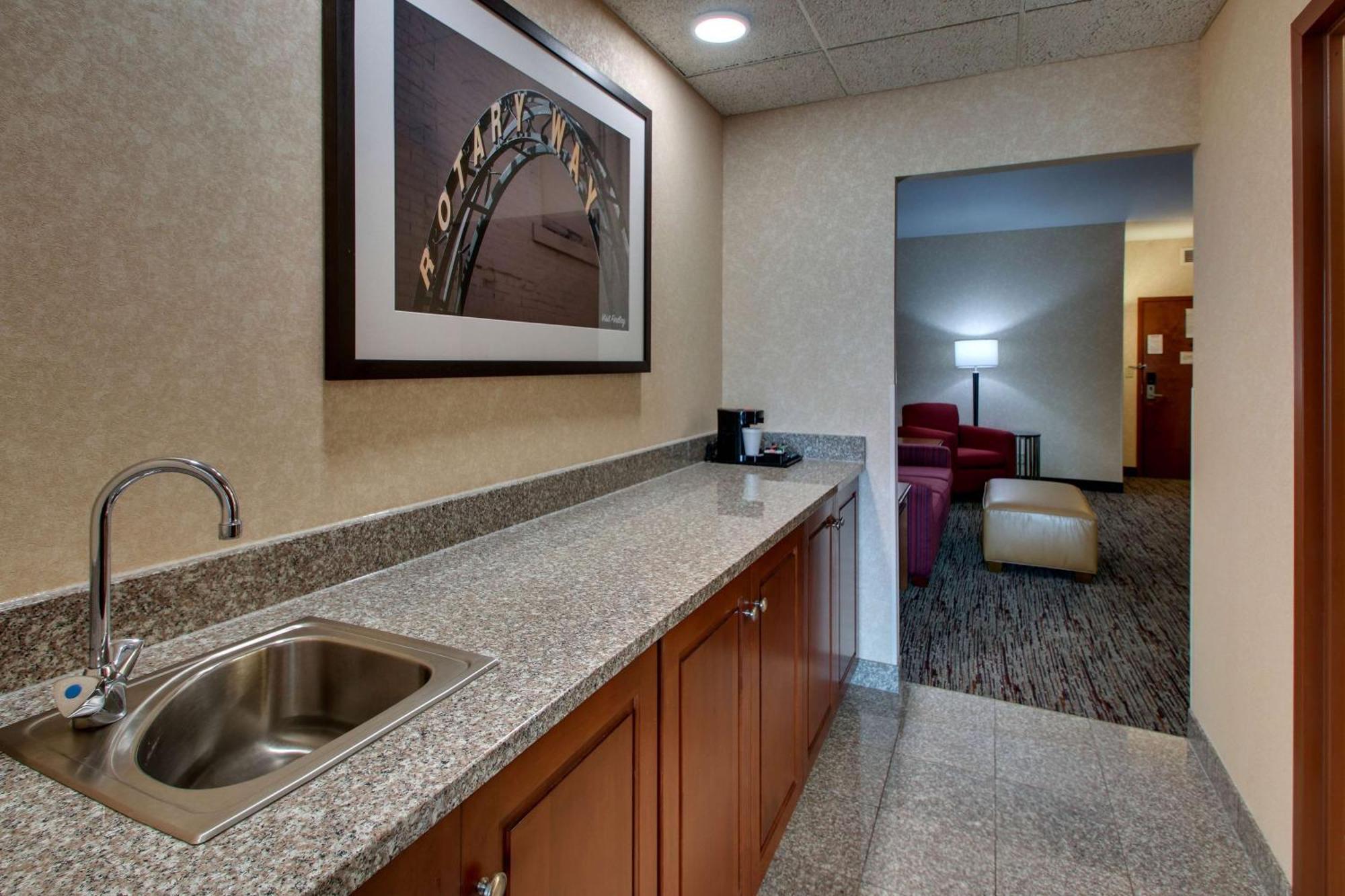 Drury Inn & Suites フィンレー エクステリア 写真