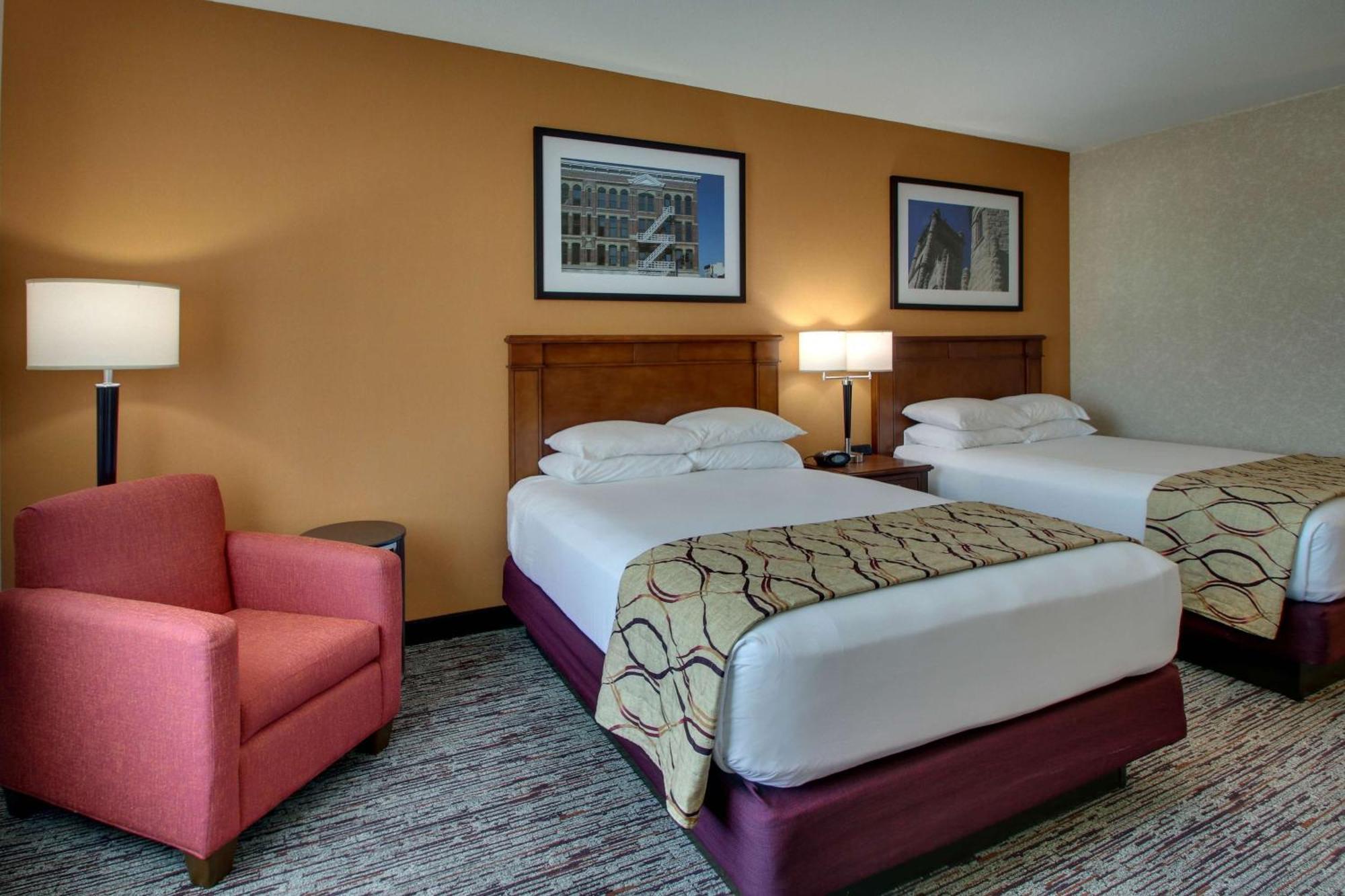 Drury Inn & Suites フィンレー エクステリア 写真