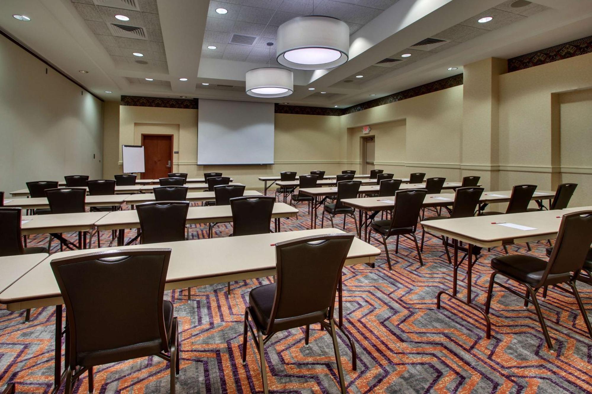 Drury Inn & Suites フィンレー エクステリア 写真