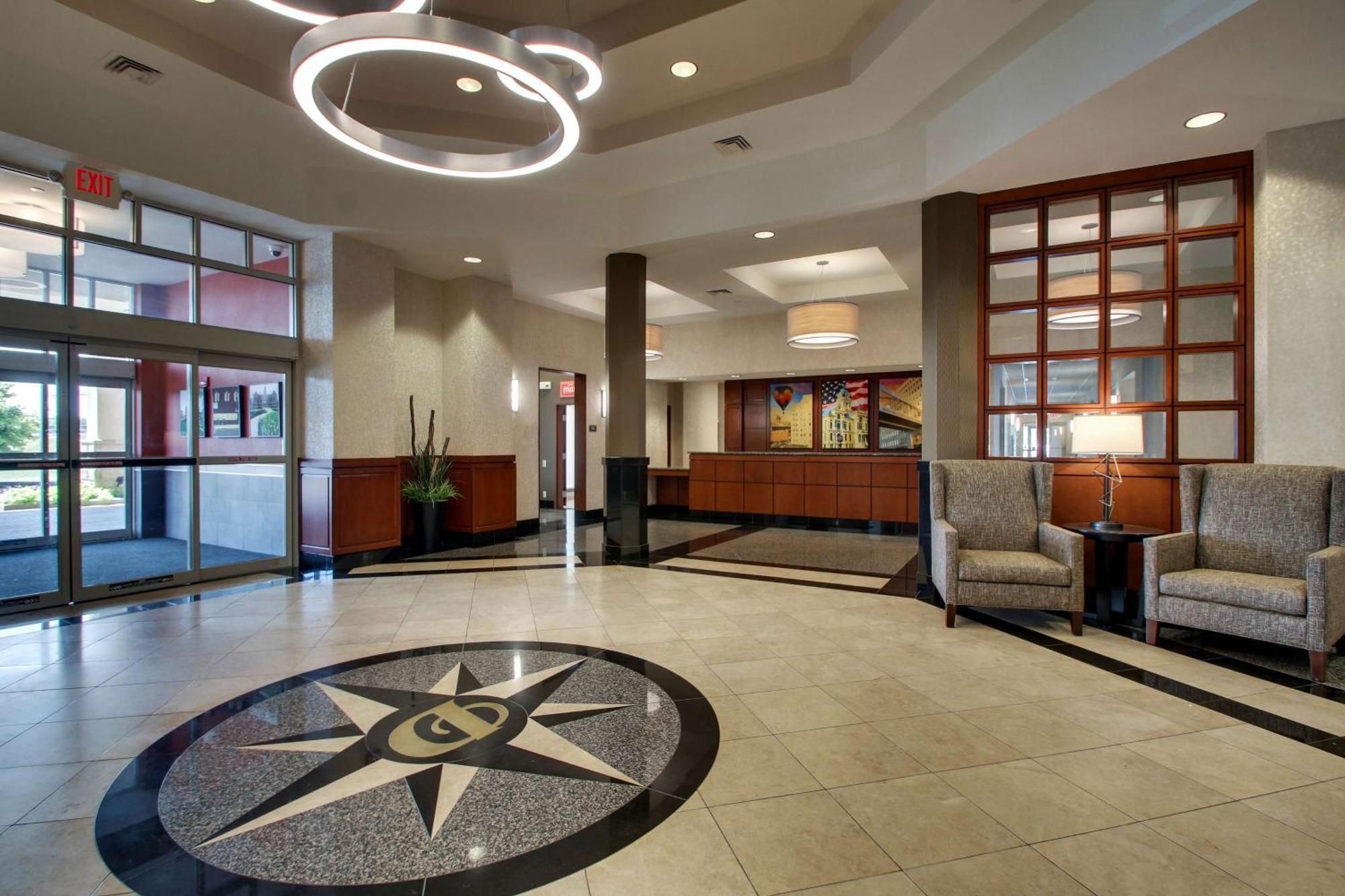 Drury Inn & Suites フィンレー エクステリア 写真