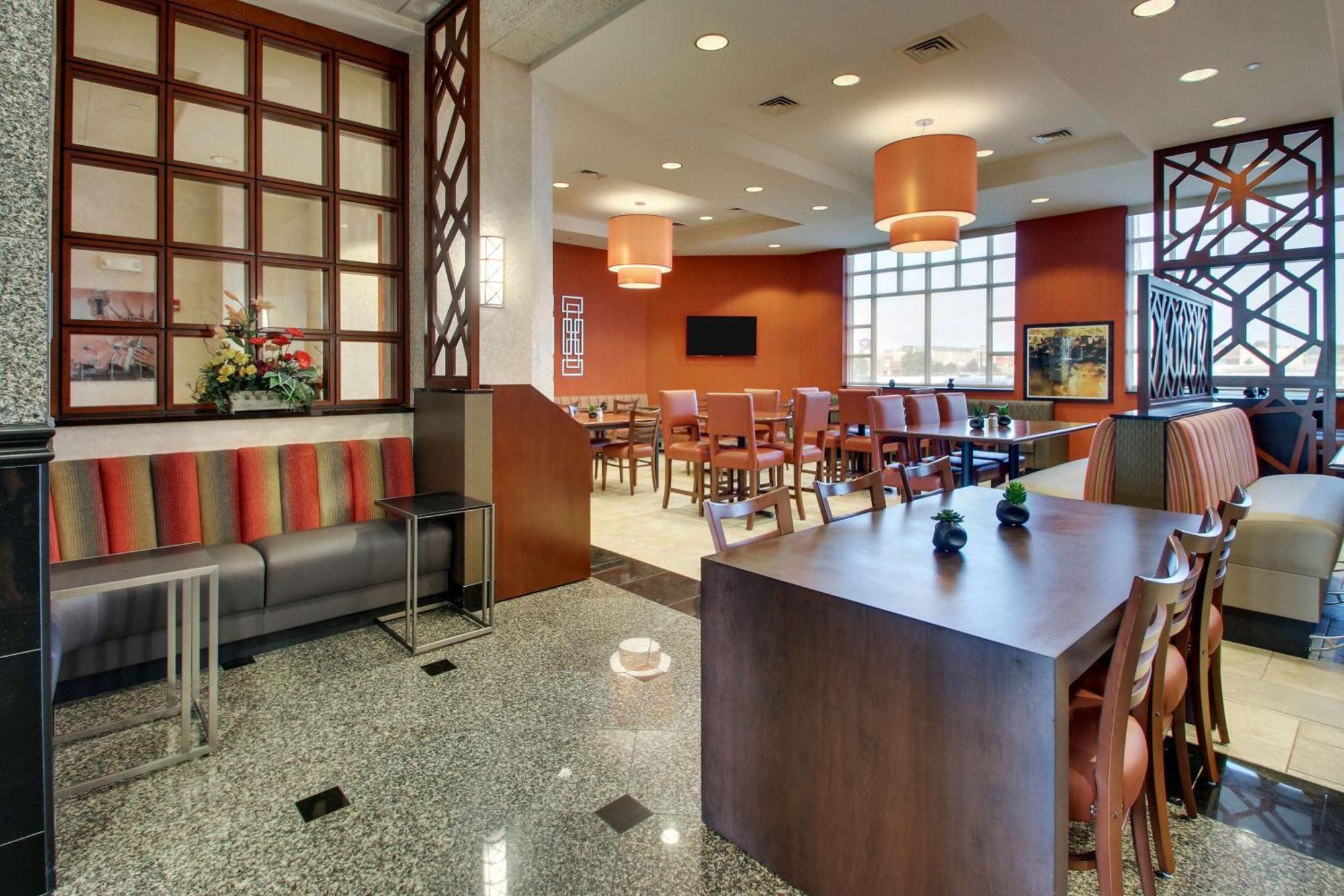 Drury Inn & Suites フィンレー エクステリア 写真
