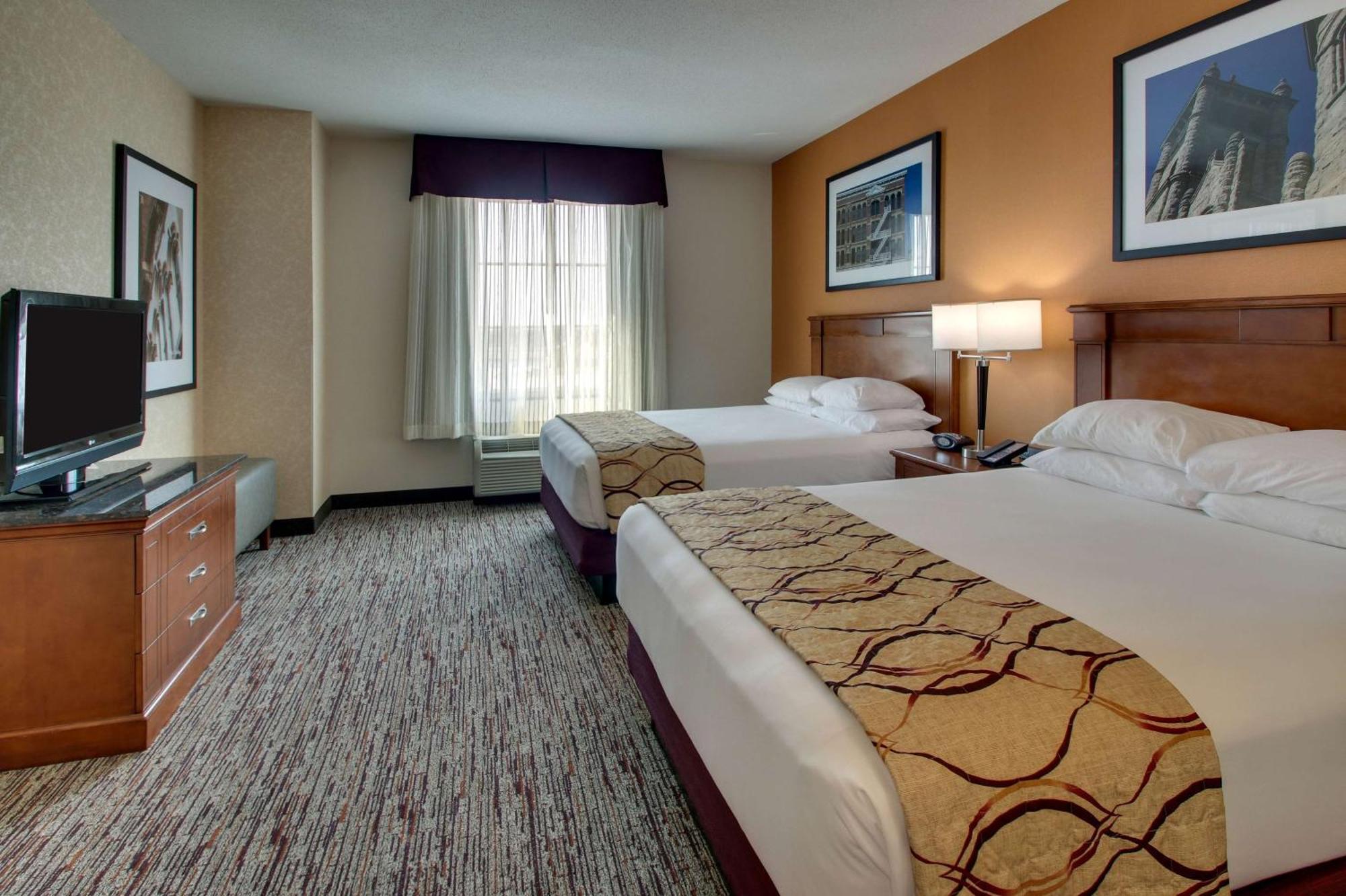 Drury Inn & Suites フィンレー エクステリア 写真
