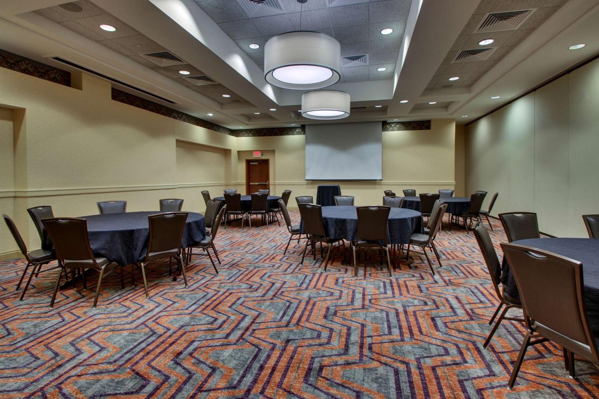 Drury Inn & Suites フィンレー エクステリア 写真