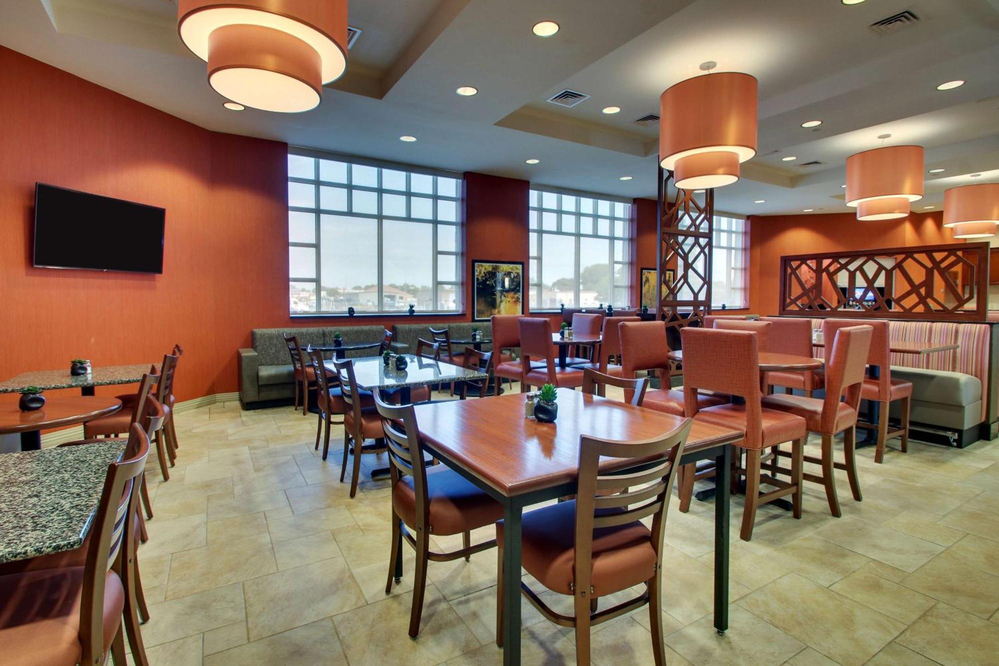 Drury Inn & Suites フィンレー エクステリア 写真