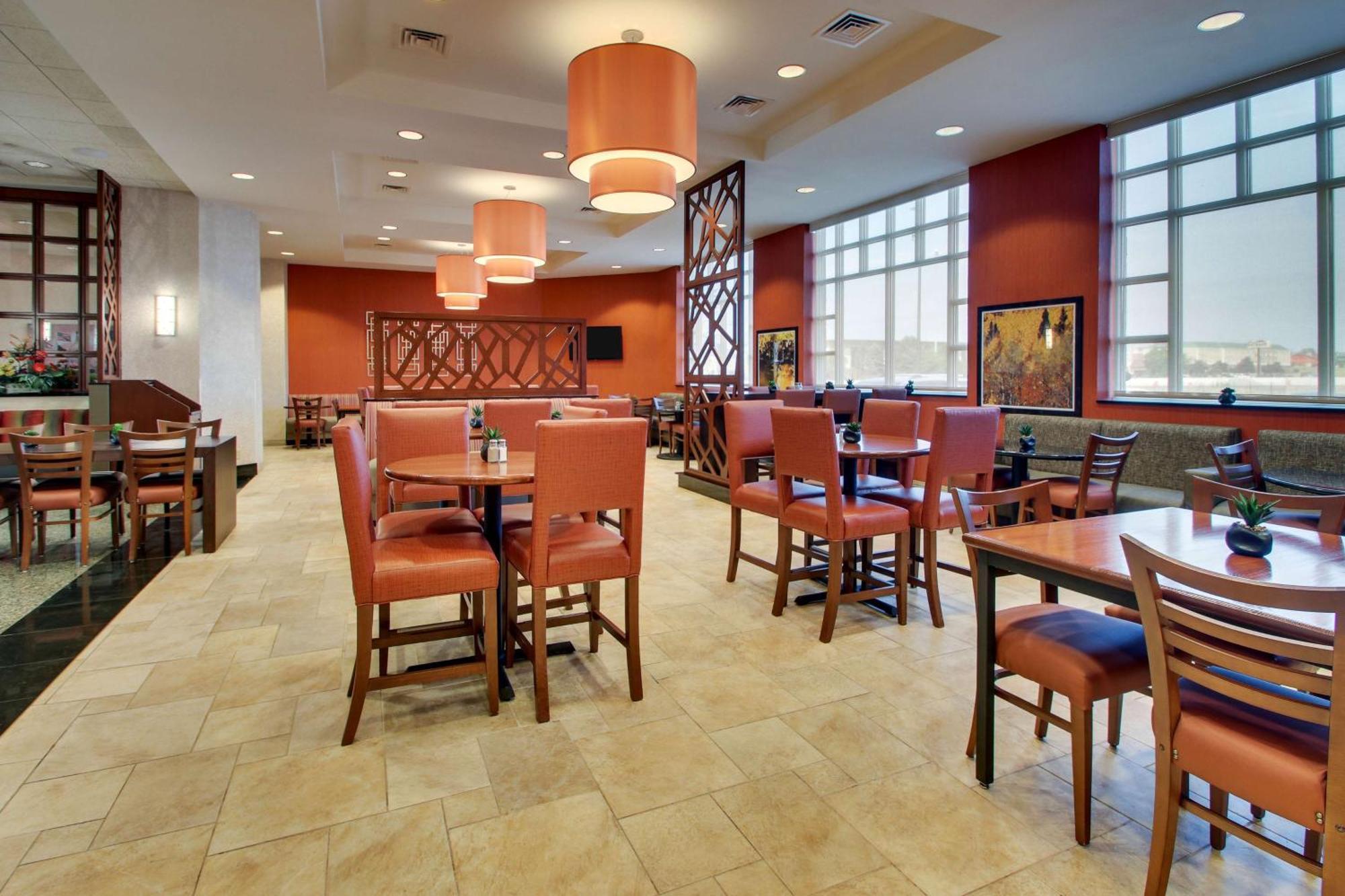 Drury Inn & Suites フィンレー エクステリア 写真